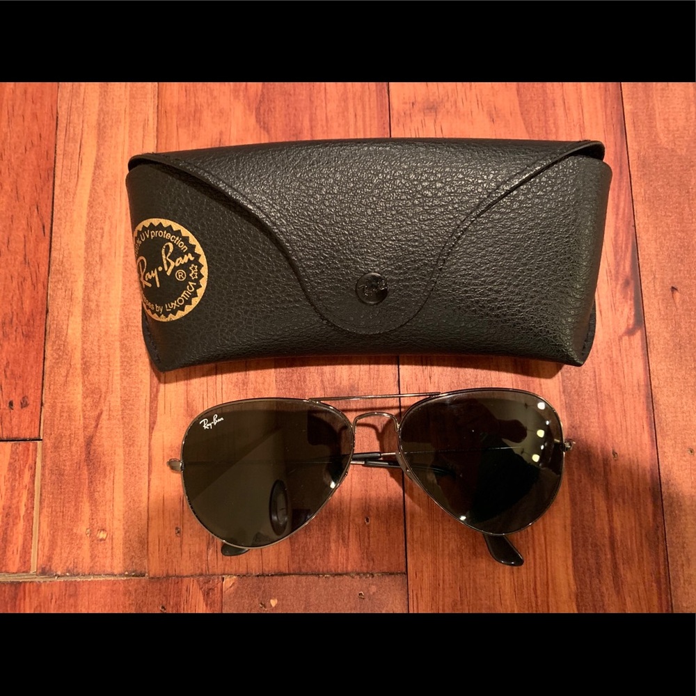 RayBan Aviators (gunmetal frame w/ green lens) 🕶